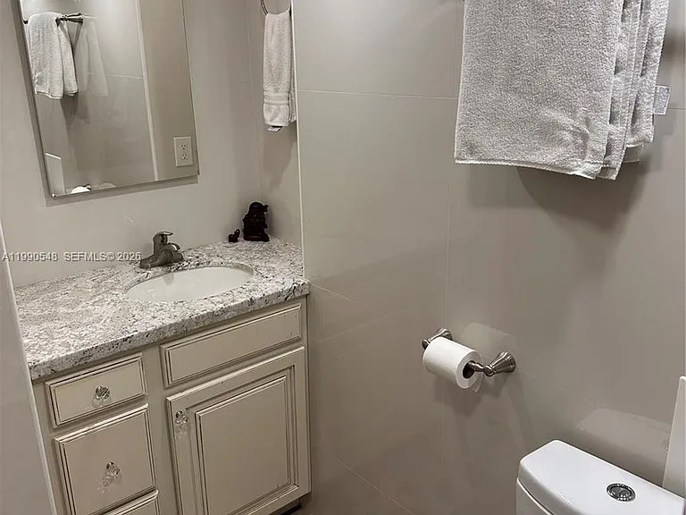 6039 Collins Ave #1431 — Photo 14