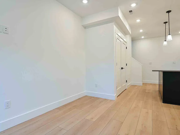 2641 4th St NE #1 — Photo 7