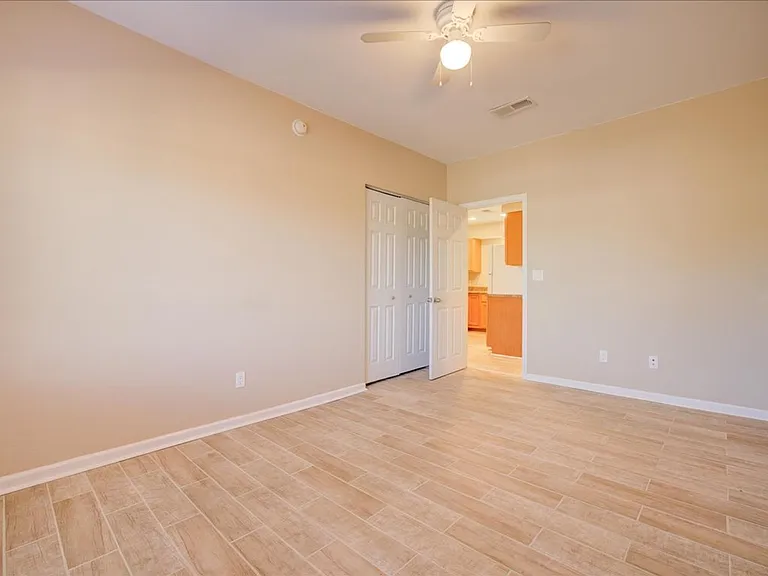 1421 N. Louis Ave — Photo 17
