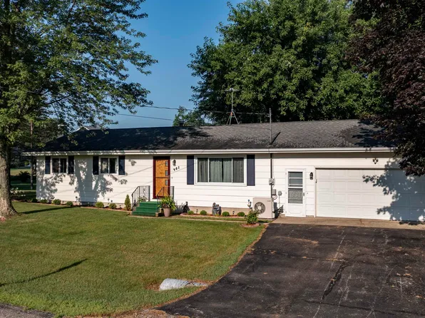 401 S West St, Weyauwega, WI 54983