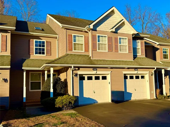 142 Pinebrook Drive, Hyde Park, NY 12538