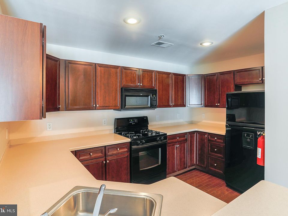 1st image of 115 Lionheart Ln #115