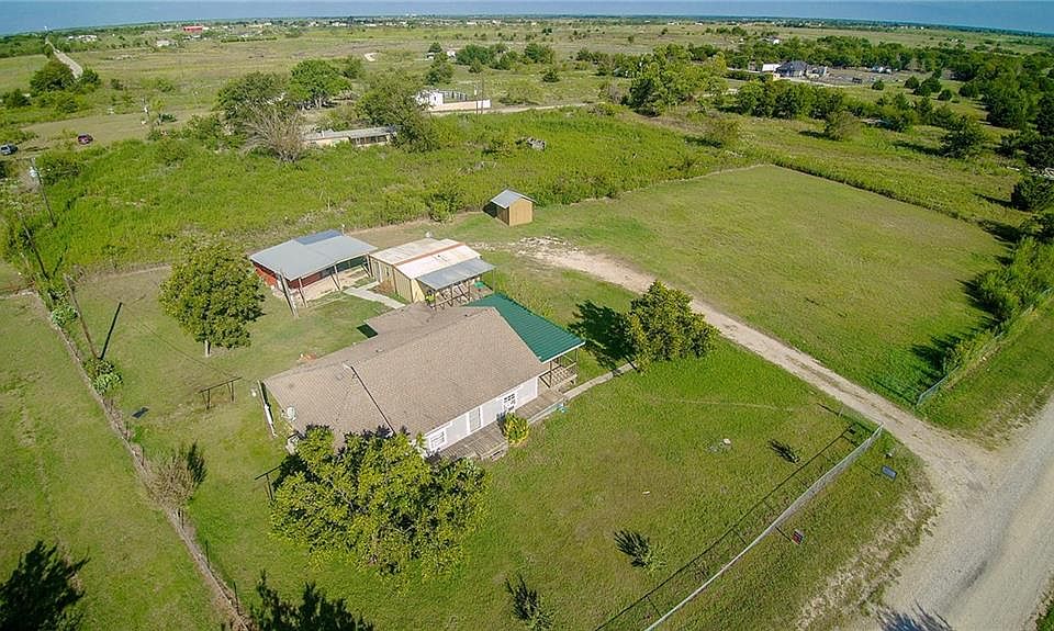 1st image of 521 Hollar Ln