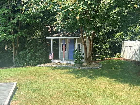 5th image of 555 Shady Ln