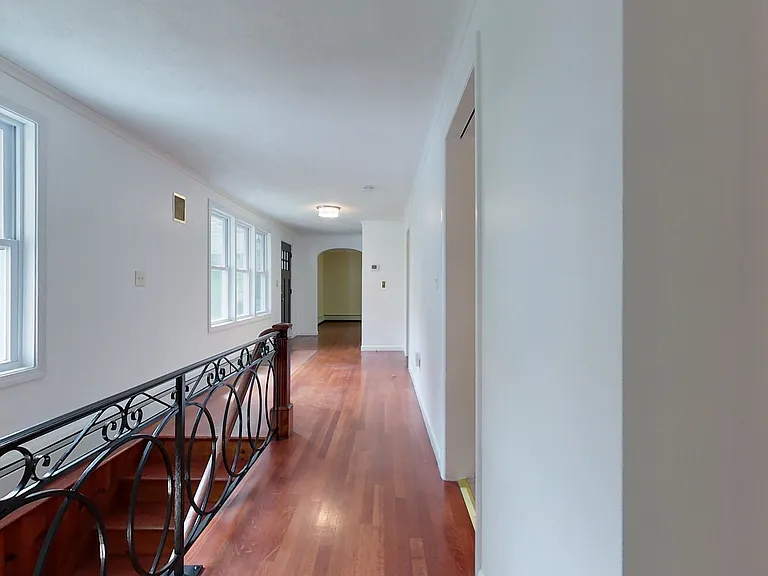 2355 Shepard Ave — Photo 17