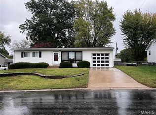 1212 Cunningham Ave, Saint Charles, MO 63301