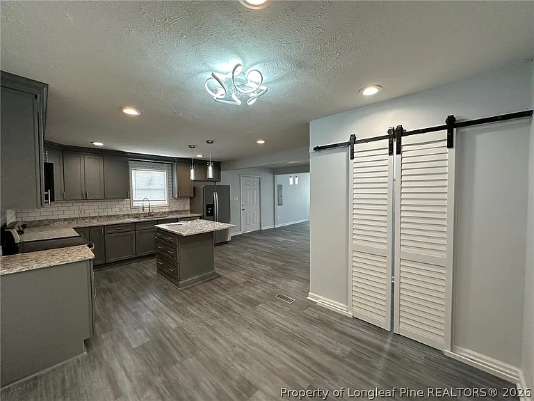 929 Fleetwood Dr — Photo 13
