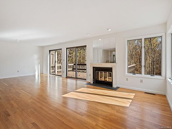 3rd image of 10 Cotswold Dr
