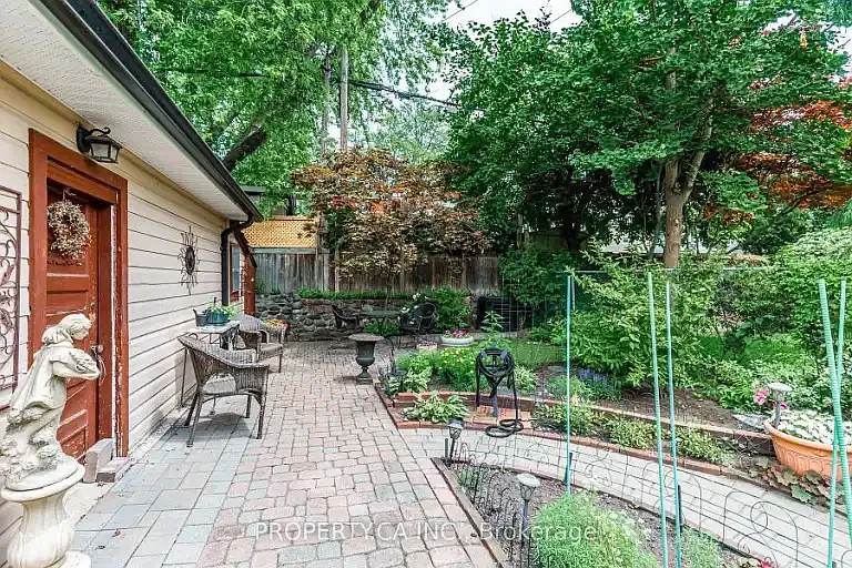 131 Gillard Ave — Photo 3