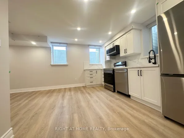 22 Gunn Ave, Brantford, ON N3T 0V3