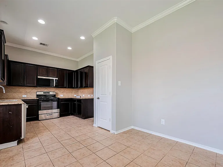1910 Vermillion View St — Photo 13