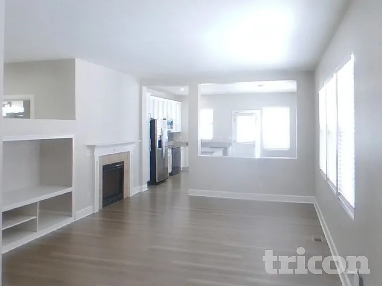 2290 Saint Claire Dr — Photo 3