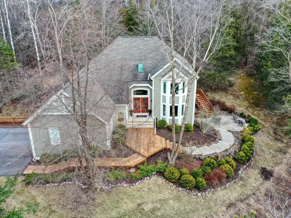 1040 North Lost Woods ROAD, Summit, WI 53066