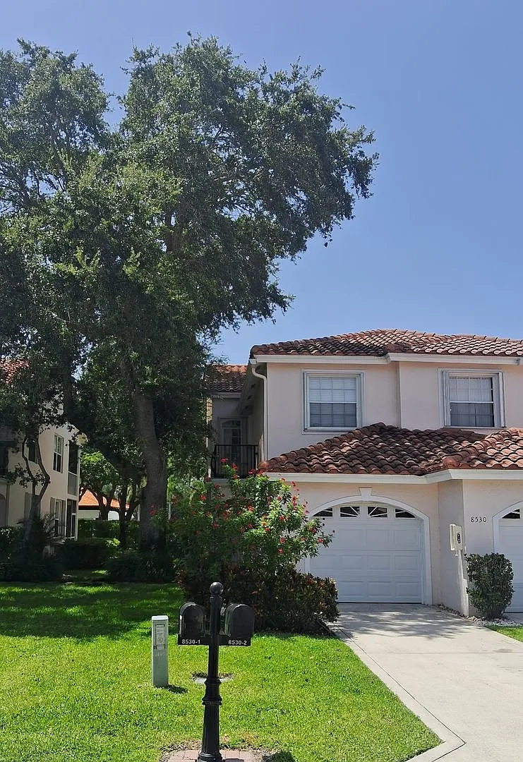 3-Bedroom, 2 Bath Condo for Rent in Boca Raton, FL | Modern Kitchen & Community Pool — Photo 1