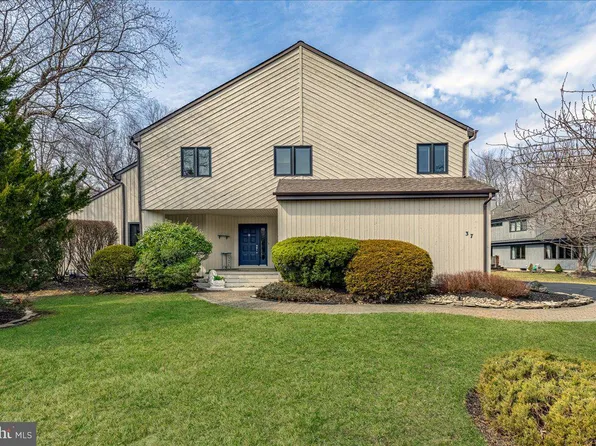 37 Lorrie Ln, West Windsor, NJ 08550