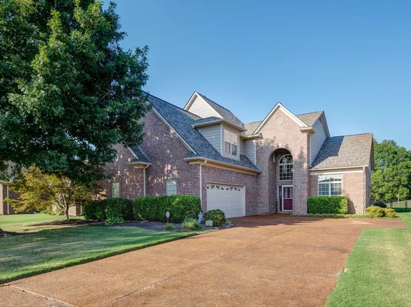 360 Lewis Fairway Cir, Oakland, TN 38060