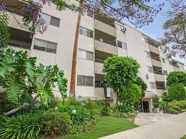 320 N La Peer Drive — Photo 12