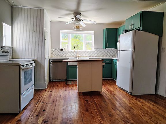 Kitchen with pantry and included appliances