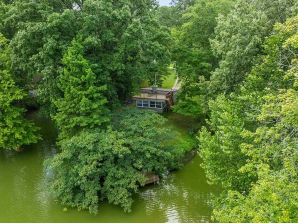 1033 Southgate Dr, Maceo, KY 42355