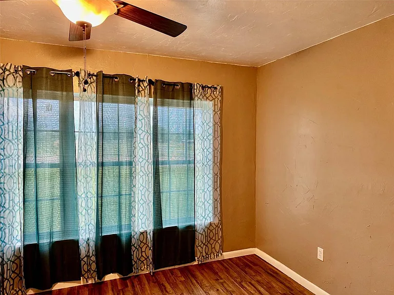 1197 FM 697 — Photo 21