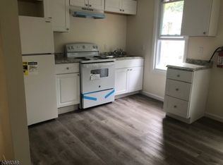 11 Hillside Ave, Newton, NJ 07860