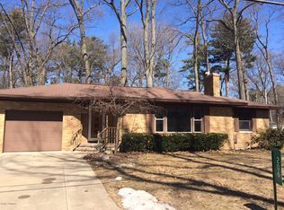 206 Country Club Dr, Whitehall, MI 49461