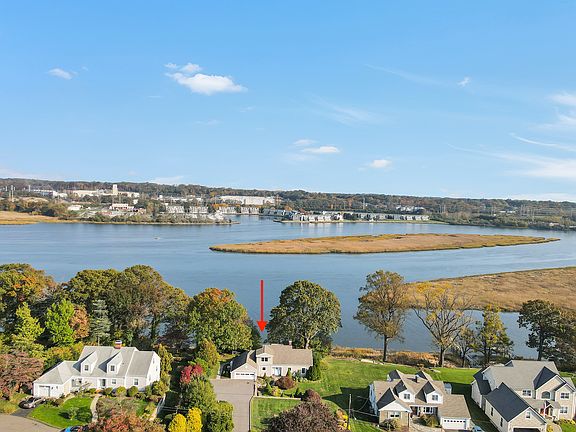 556 Bridgeview Place