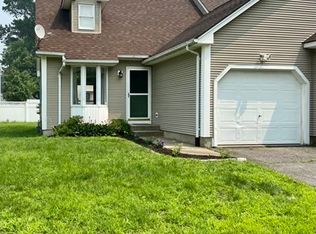 46 Luden St, Springfield, MA 01118