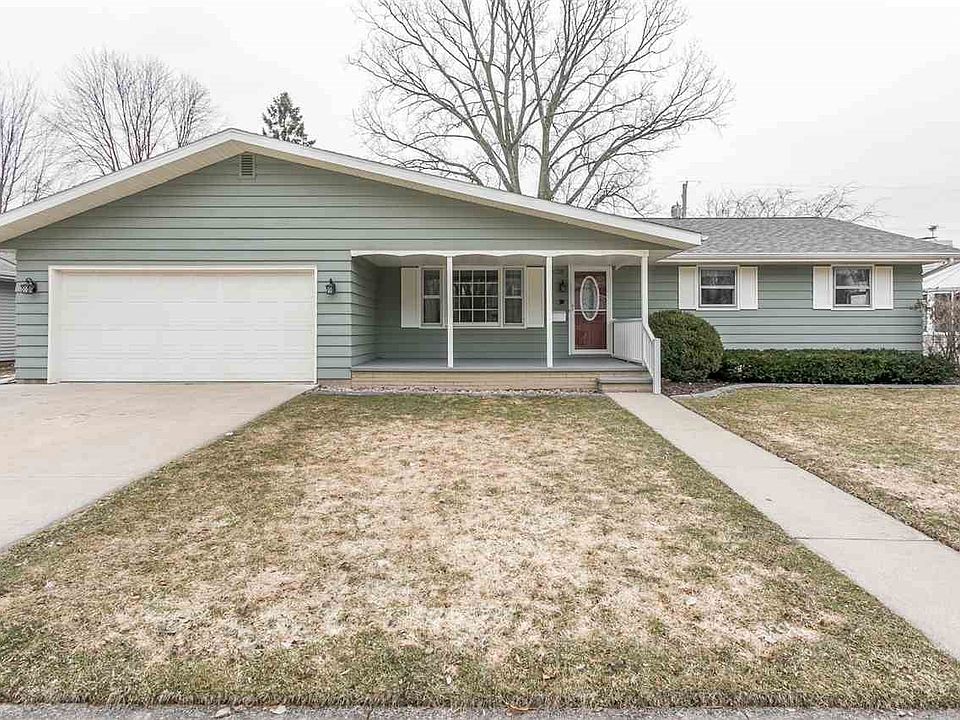 Adorable Curb Appeal!
