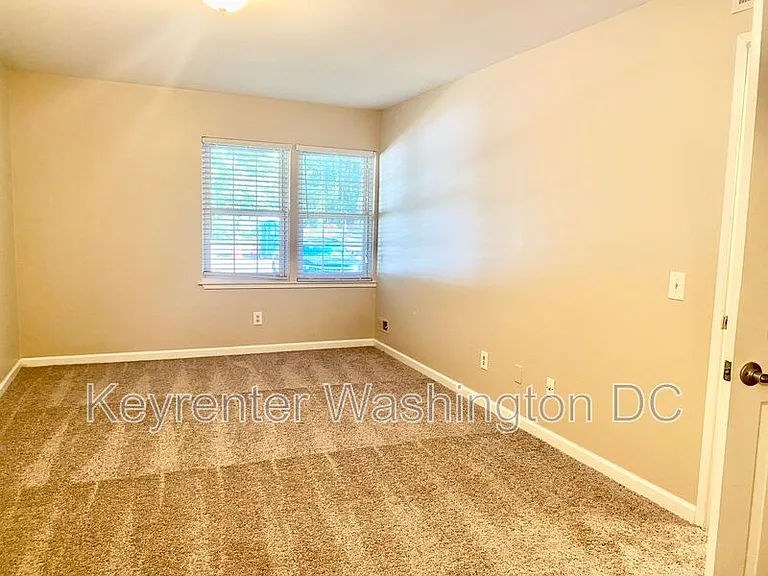 17405 Pipers Way — Photo 13