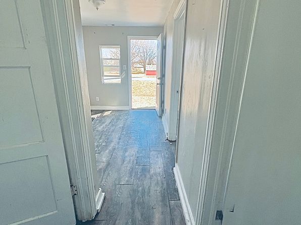 105 N Main St, Viola, KS 67149
