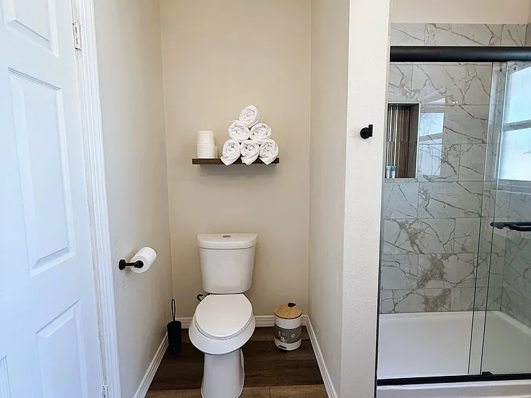 2046 W Kingsbury St — Photo 12