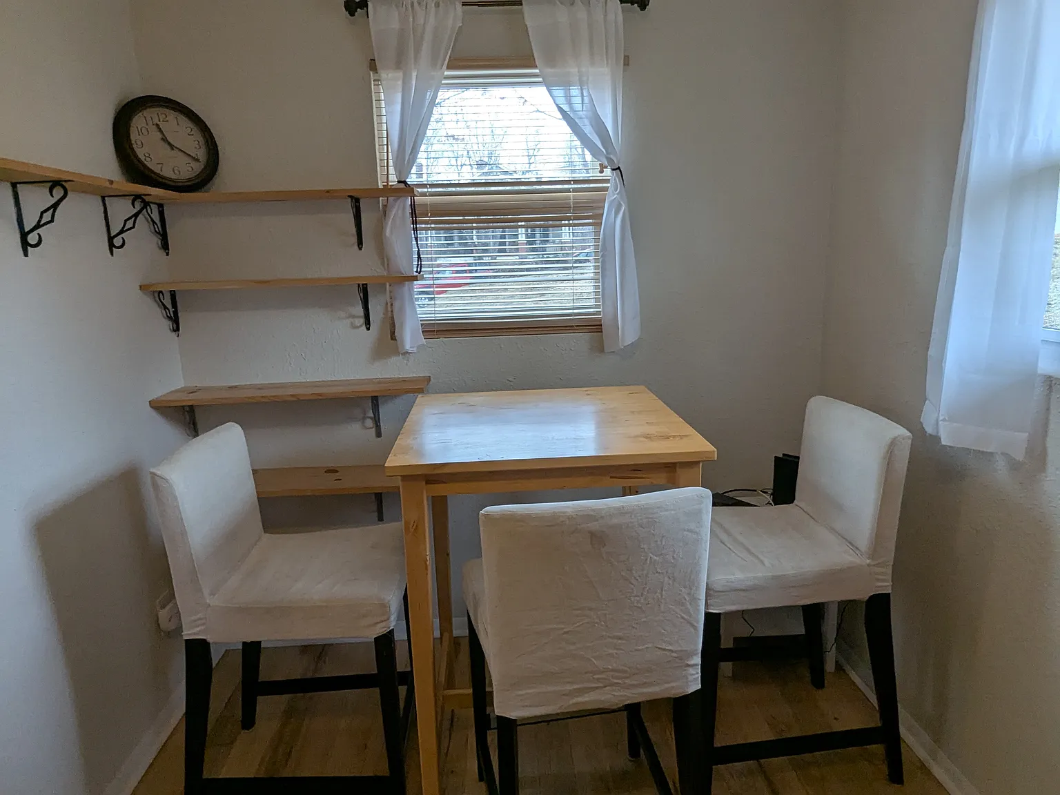 3 bed, 896 sqft, $2,000 — Photo 4
