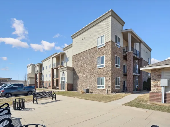6350 Coachlight Dr #2208, West Des Moines, IA 50265