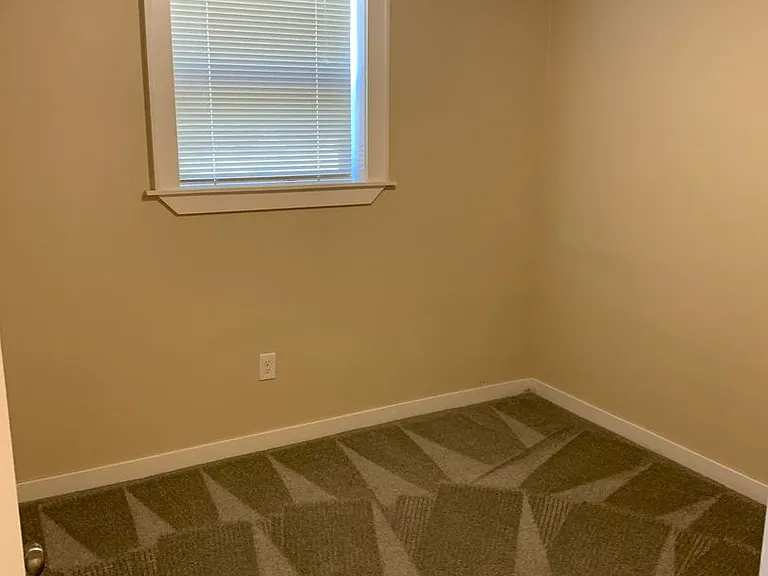 Avondale Apartments — Photo 33