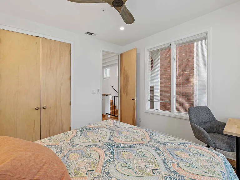 121 Marine Pl — Photo 31