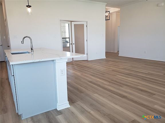 5th image of 1203 Carnaby Dr