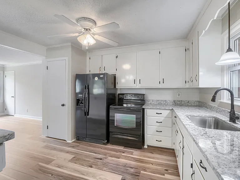 221 Eden Cir — Photo 9