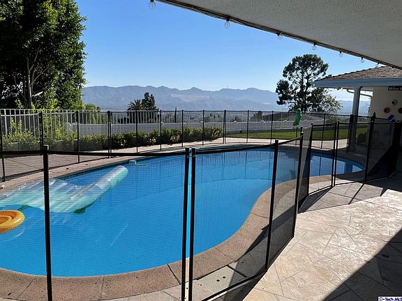 2nd image of 641 Robin Glen Dr