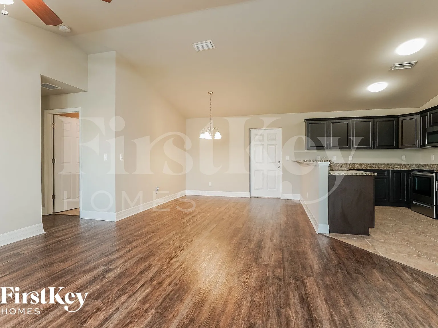 3 bed, 2.0 bath, 1272 sqft, $1,905 — Photo 4