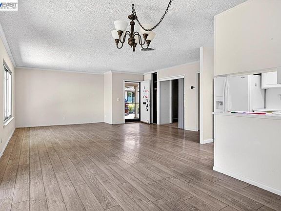 4th image of 1912 Ptarmigan Dr APT 2