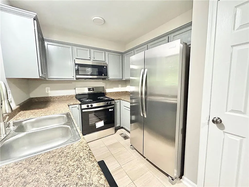 4 bed, 3.0 bath, $1,475 — Photo 3