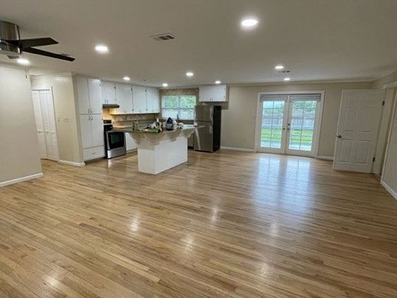 5th image of 3247 Willow Ave
