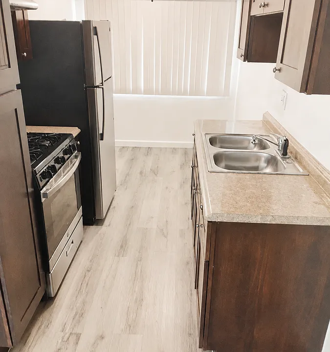 5242 Cahuenga Blvd #3