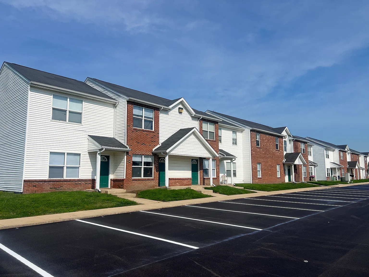 2 bed, 1.5 bath, 994 sqft, $975 — Photo 1