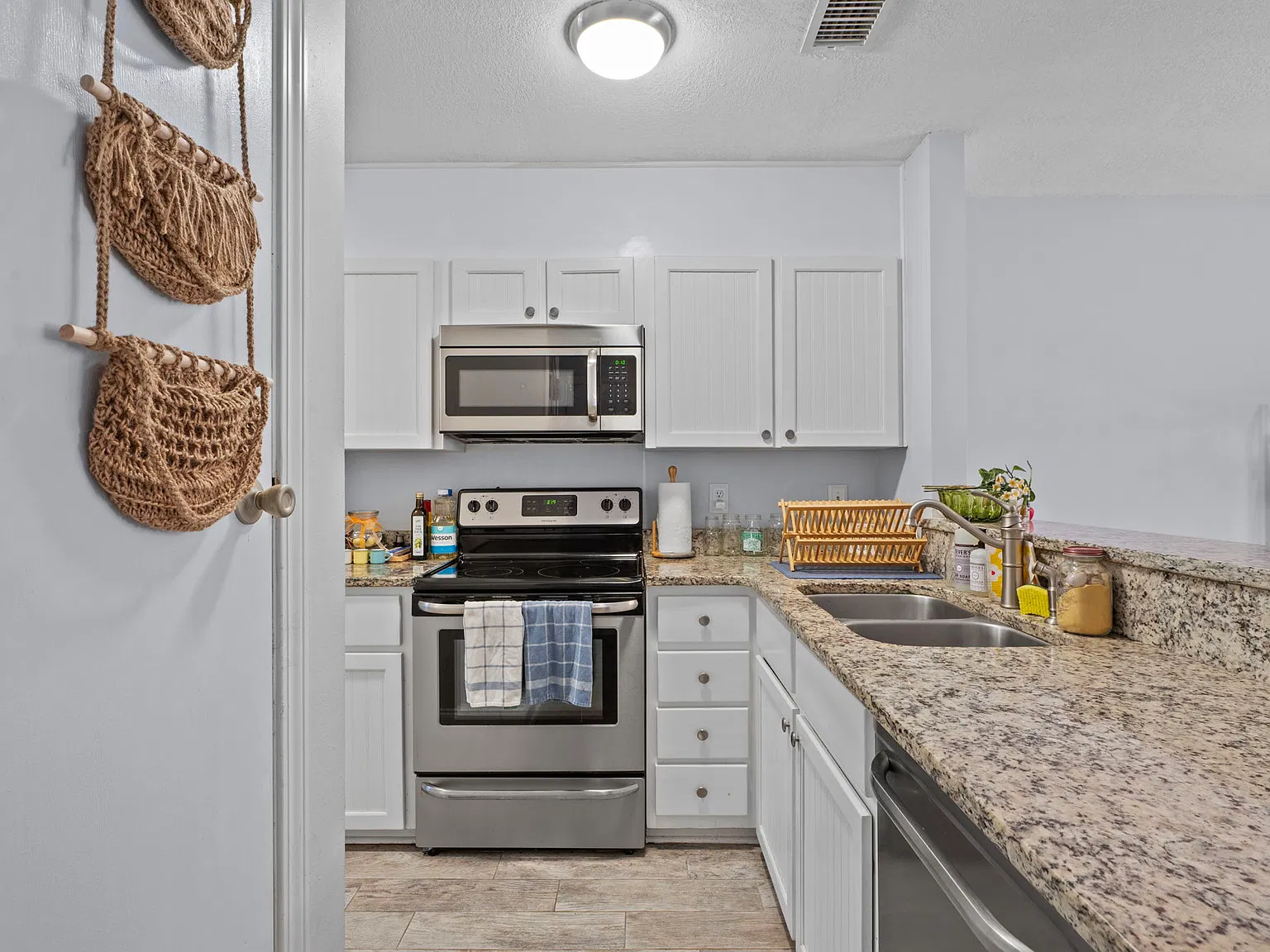 2 bed, 1.5 bath, 1156 sqft, $1,850 — Photo 4