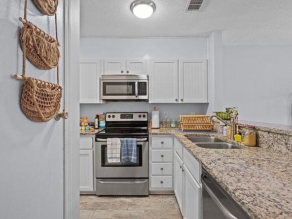 4th image of 9 Poulton Dr E #9E