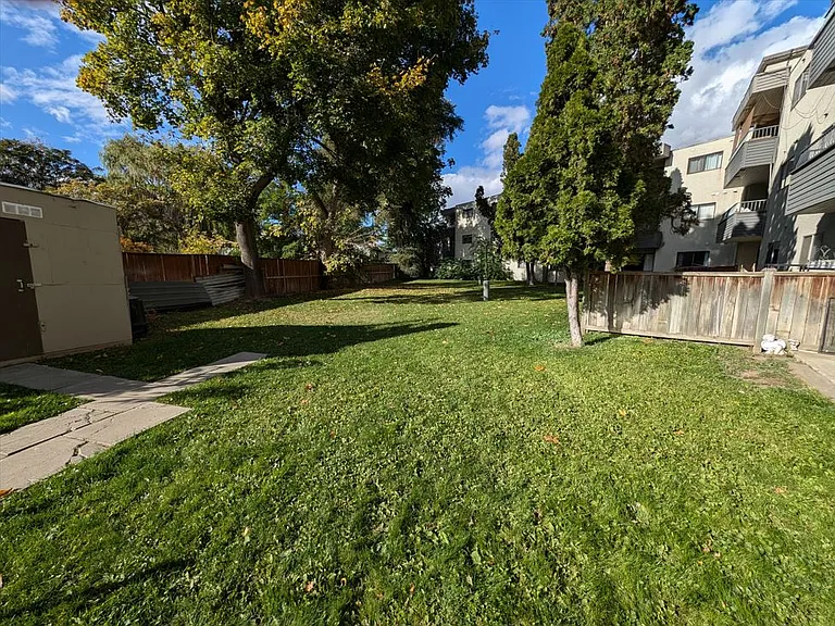111 Knox St — Photo 8