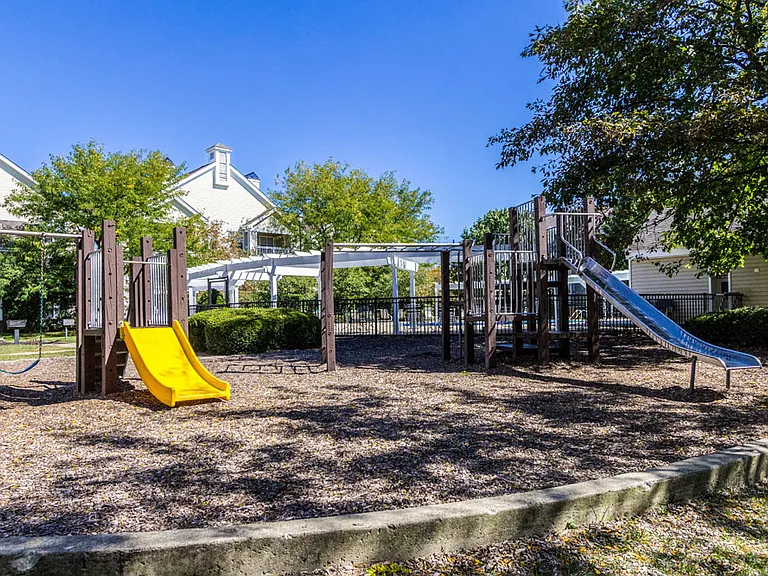 Britton Woods Apartments — Photo 9