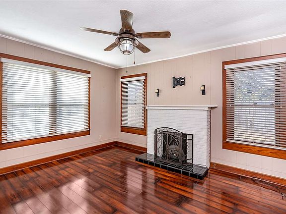 5th image of 105 Clark Dr
